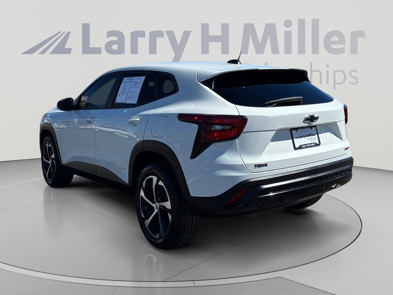 Used 2024 Chevrolet Trax RS FWD image 3