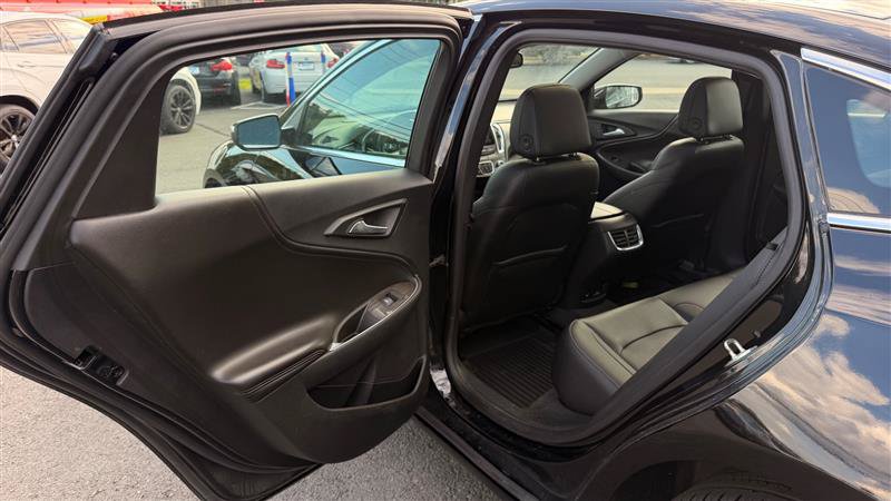 Used 2018 Chevrolet Malibu Premier w/ Premier Sun and Wheel Package FWD image 43