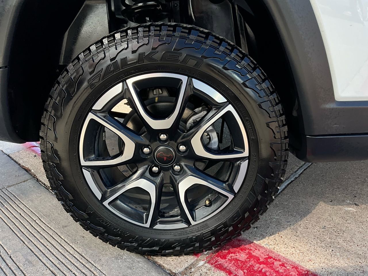 Used 2025 Jeep Compass Trailhawk image 9