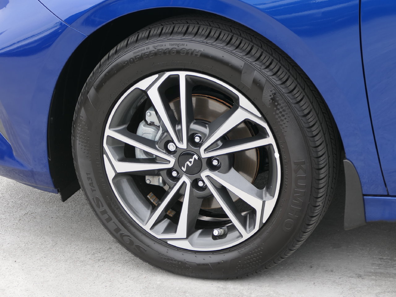 Certified 2024 Kia Forte LXS FWD image 9