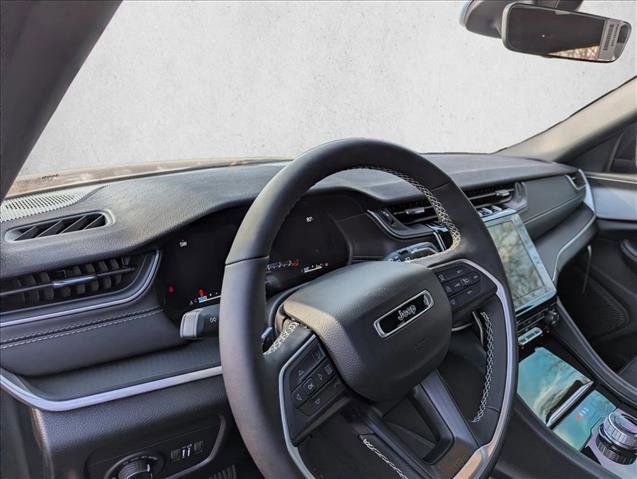 New 2025 Jeep Grand Cherokee Altitude image 12