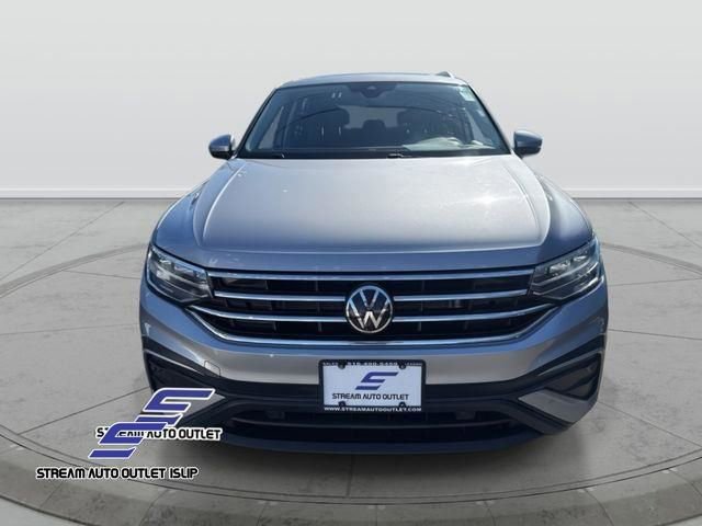 Used 2023 Volkswagen Tiguan SE image 3