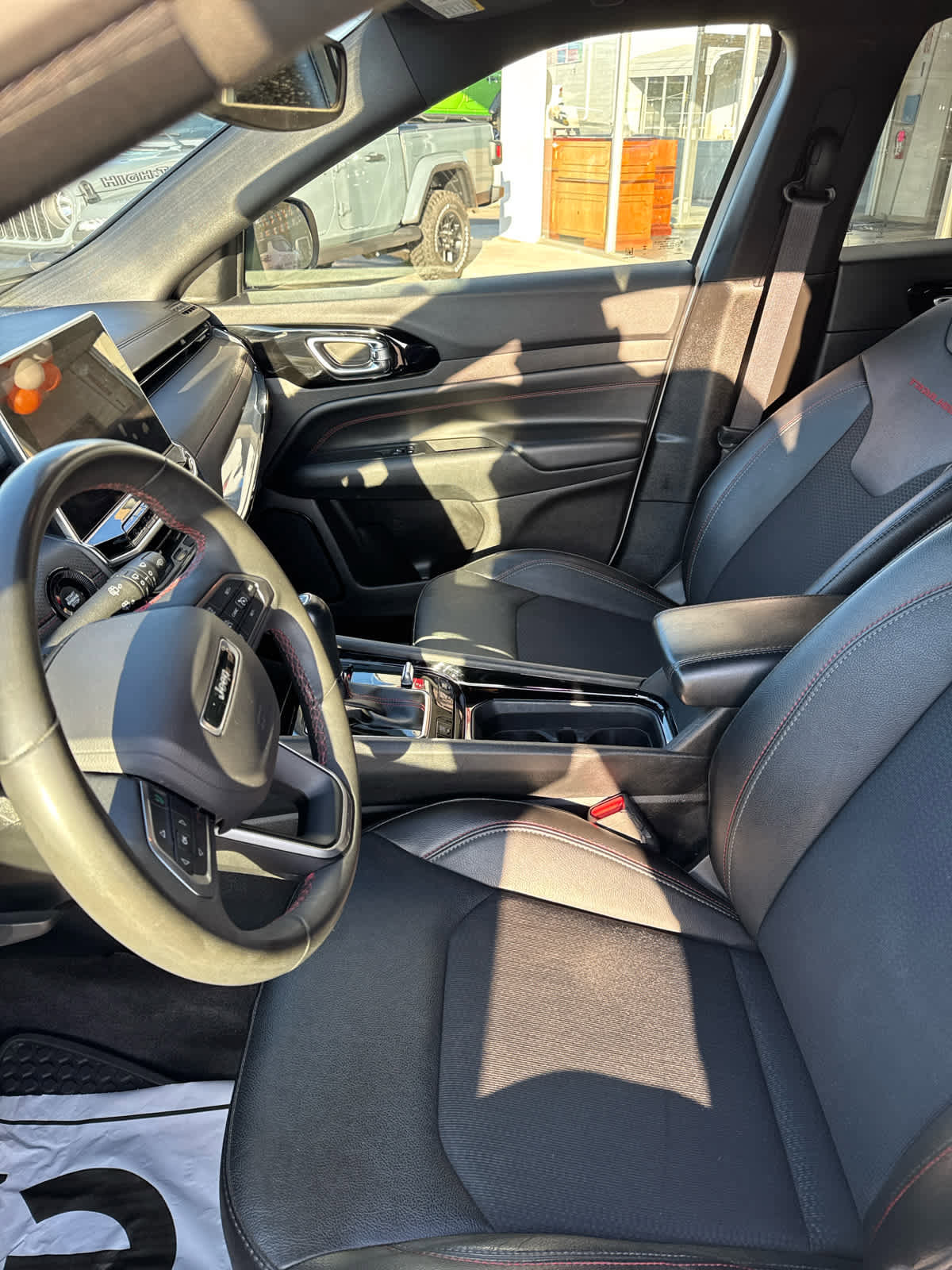 Used 2023 Jeep Compass Trailhawk image 8