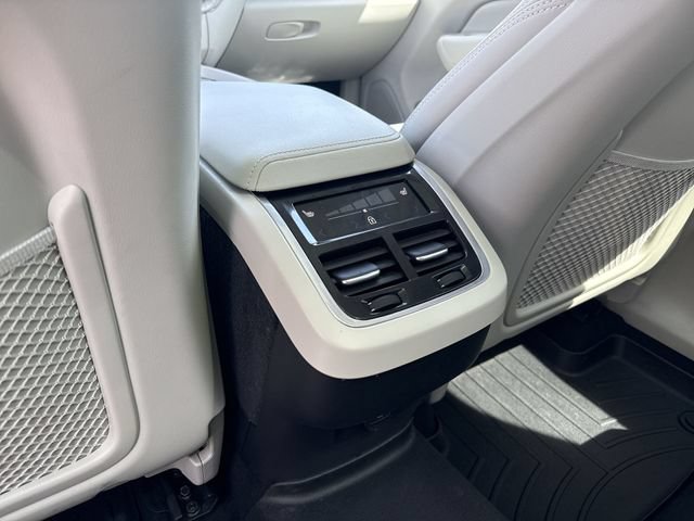 Used 2022 Volvo XC60 B6 Inscription AWD/4WD image 20