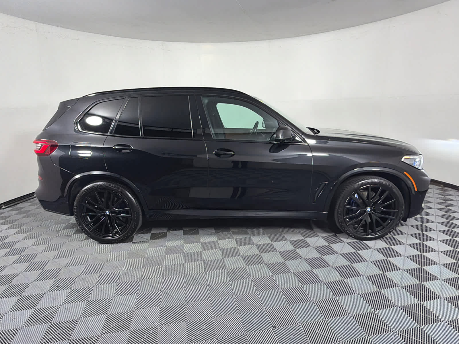 Used 2023 BMW X5 xDrive40i w/ Executive Package AWD/4WD image 12