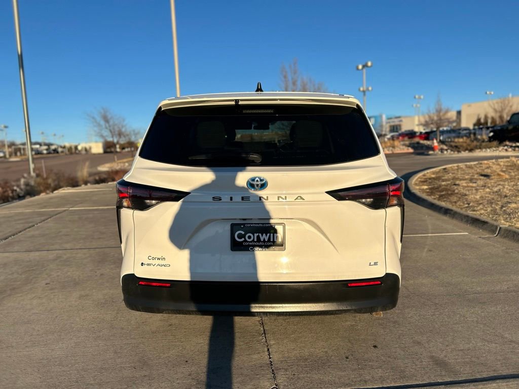 Used 2025 Toyota Sienna LE image 9