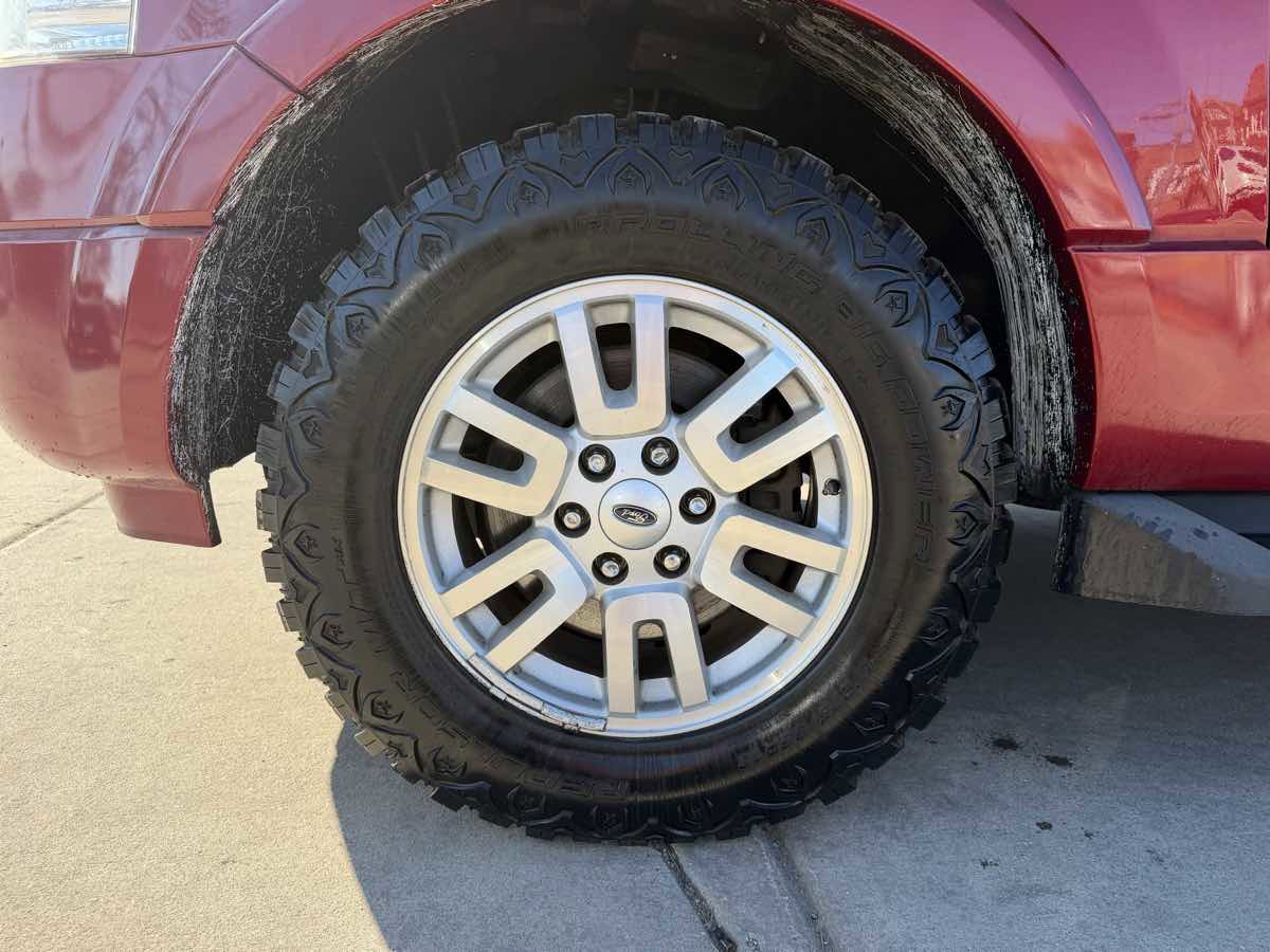 Used 2013 Ford Expedition XLT image 9