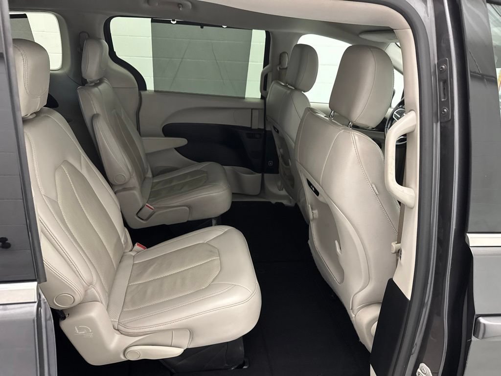 Used 2021 Chrysler Pacifica Touring-L FWD image 49