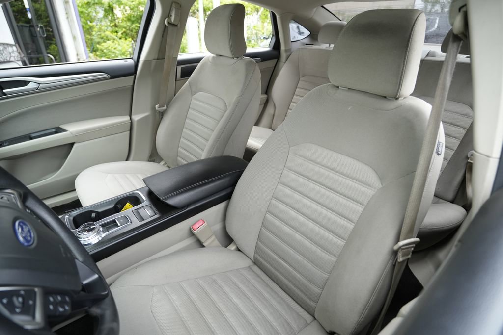 Used 2018 Ford Fusion SE FWD image 21