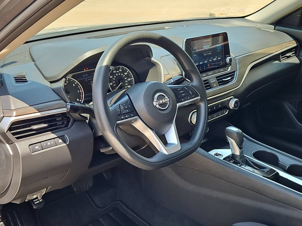 Used 2025 Nissan Altima 2.5 SV FWD image 15
