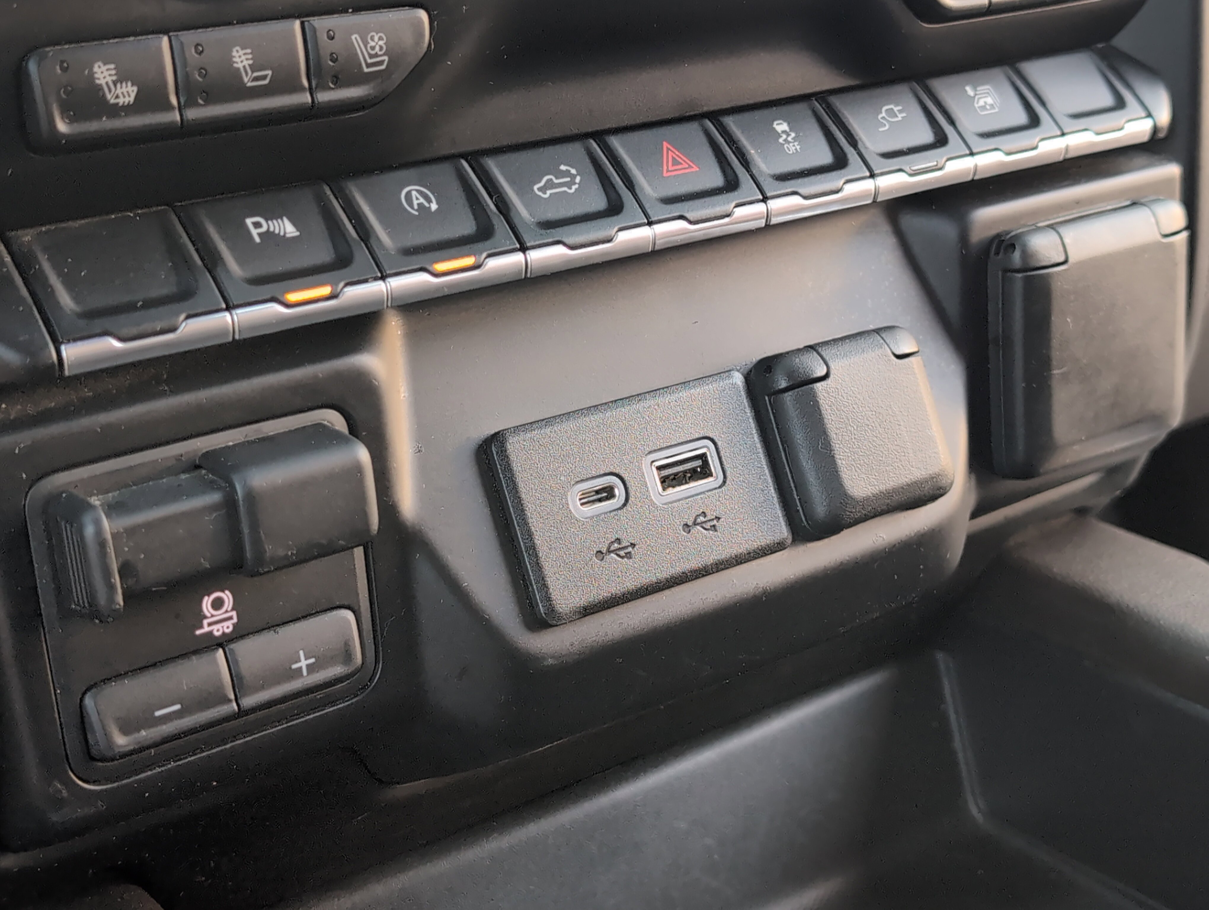 Used 2019 Chevrolet Silverado 1500 LTZ w/ LTZ Plus Package image 17