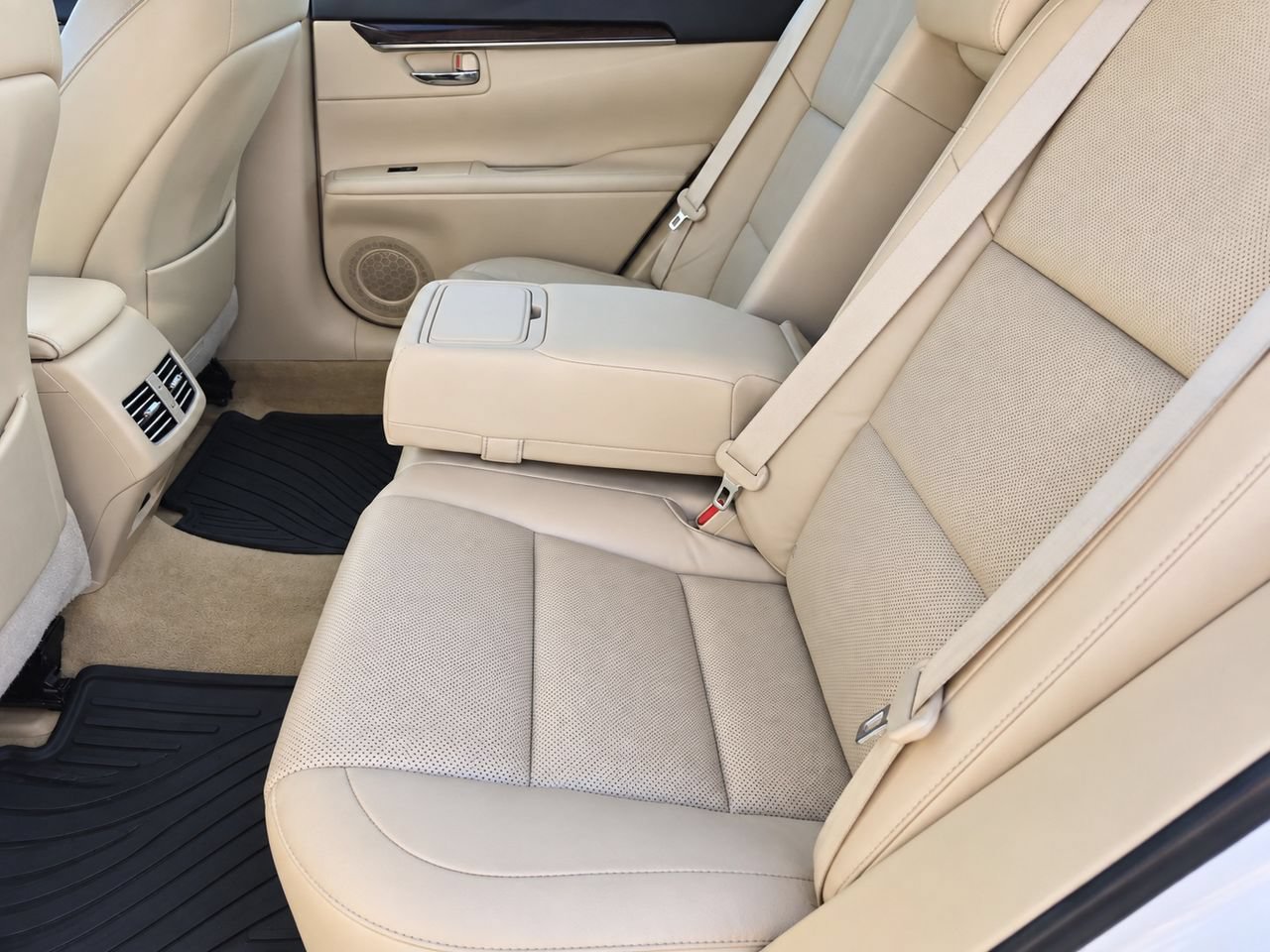 Used 2015 Lexus ES 350 w/ Luxury Package FWD image 24
