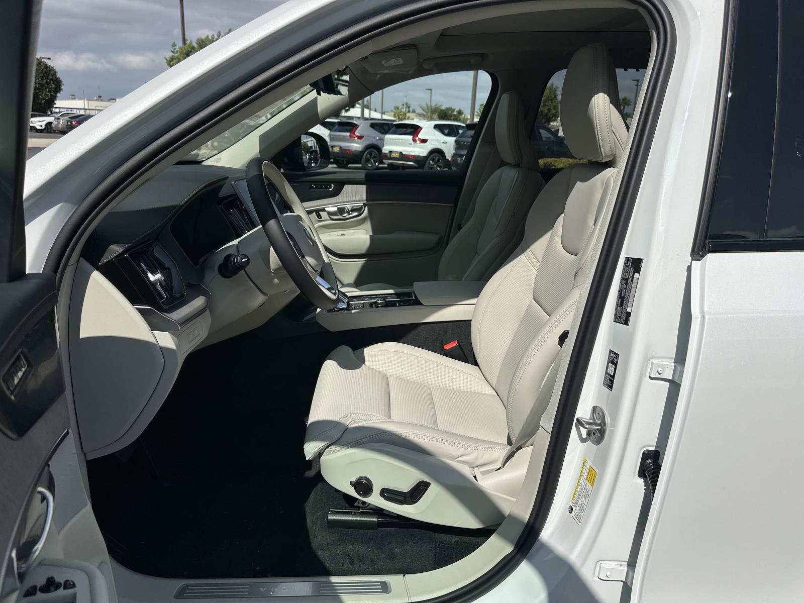 New 2026 Volvo XC90 T8 Ultra w/ Protection Package Premier image 13