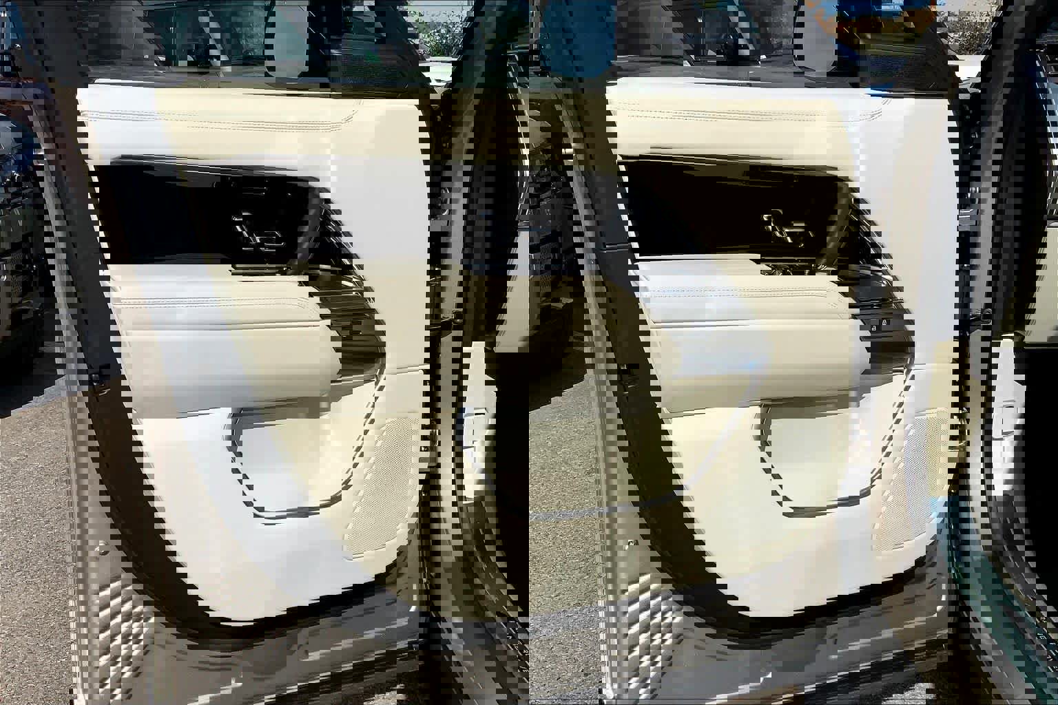 New 2025 Land Rover Range Rover SE image 10