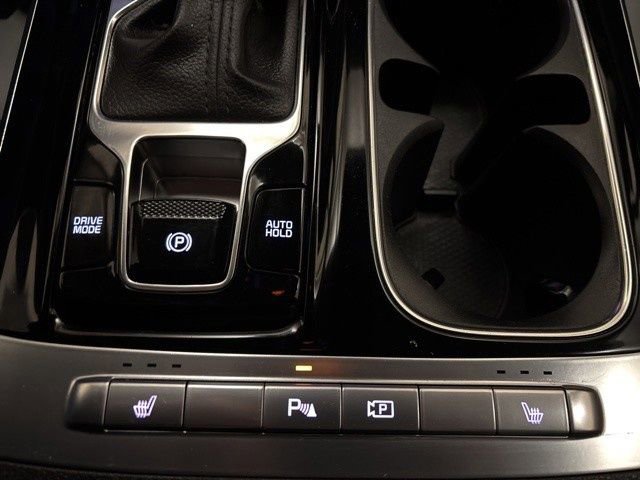 Used 2024 Kia Carnival EX image 22