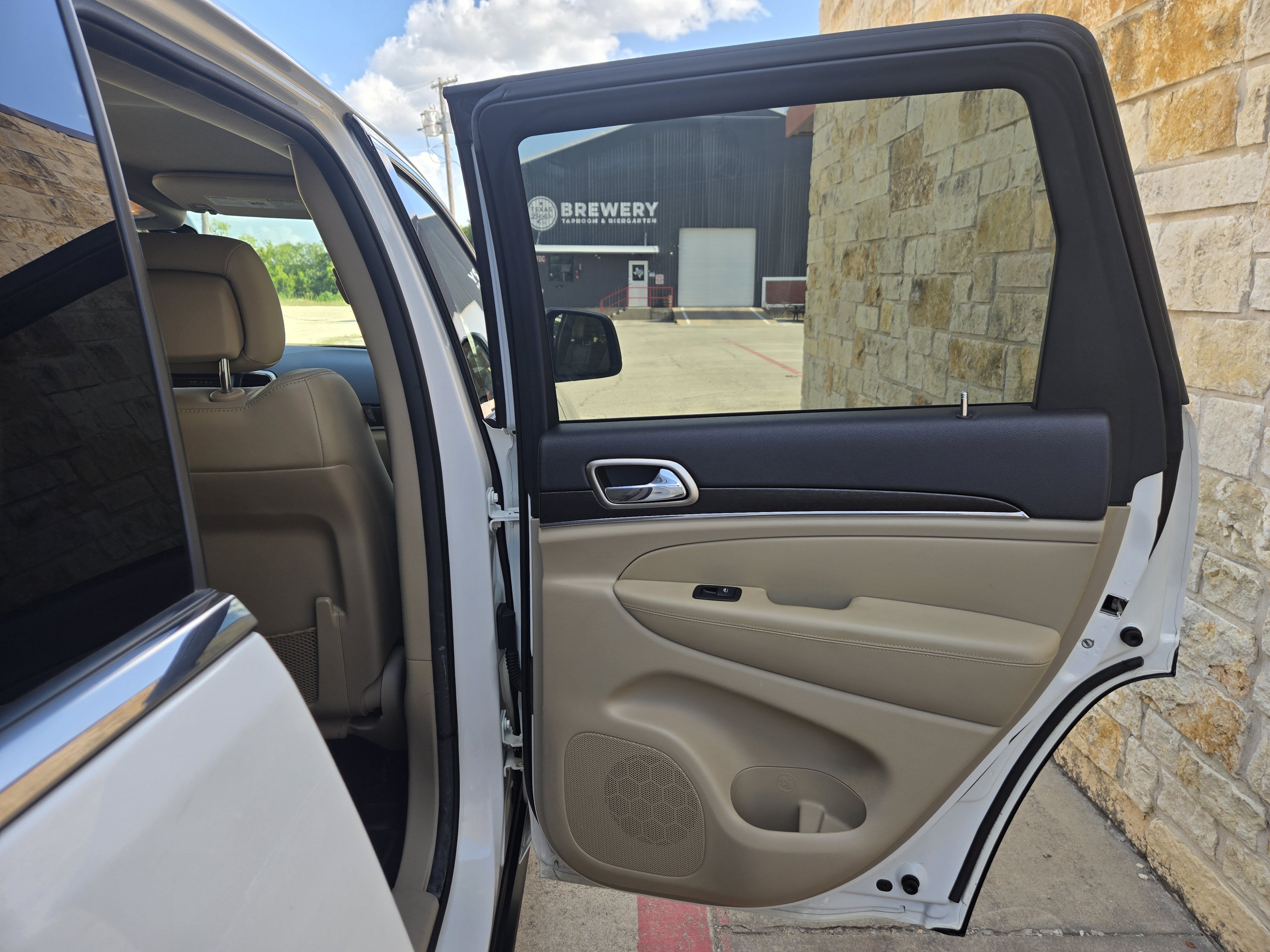 Used 2014 Jeep Grand Cherokee Limited RWD image 10