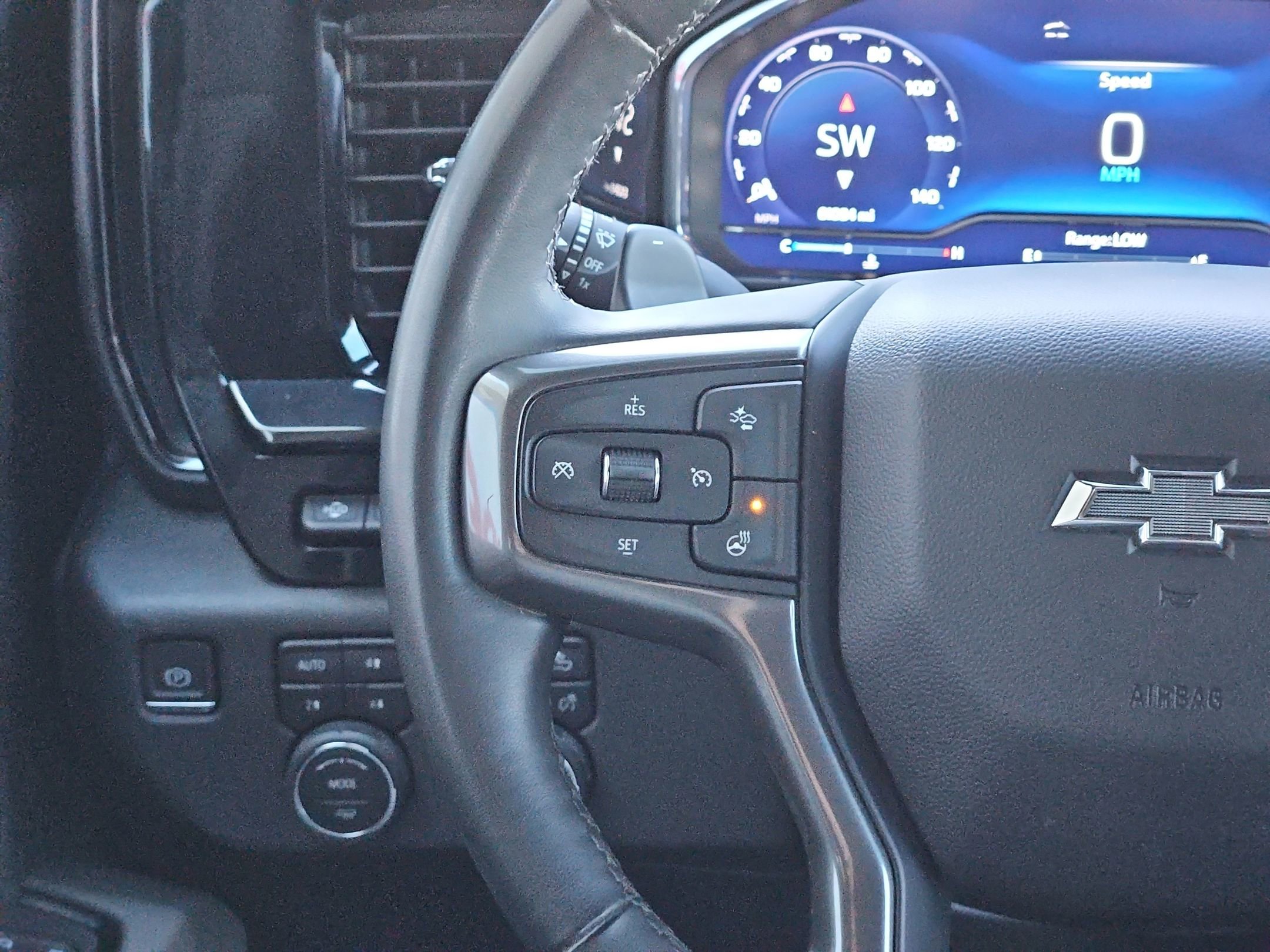 Used 2024 Chevrolet Silverado 1500 ZR2 w/ Technology Package image 28