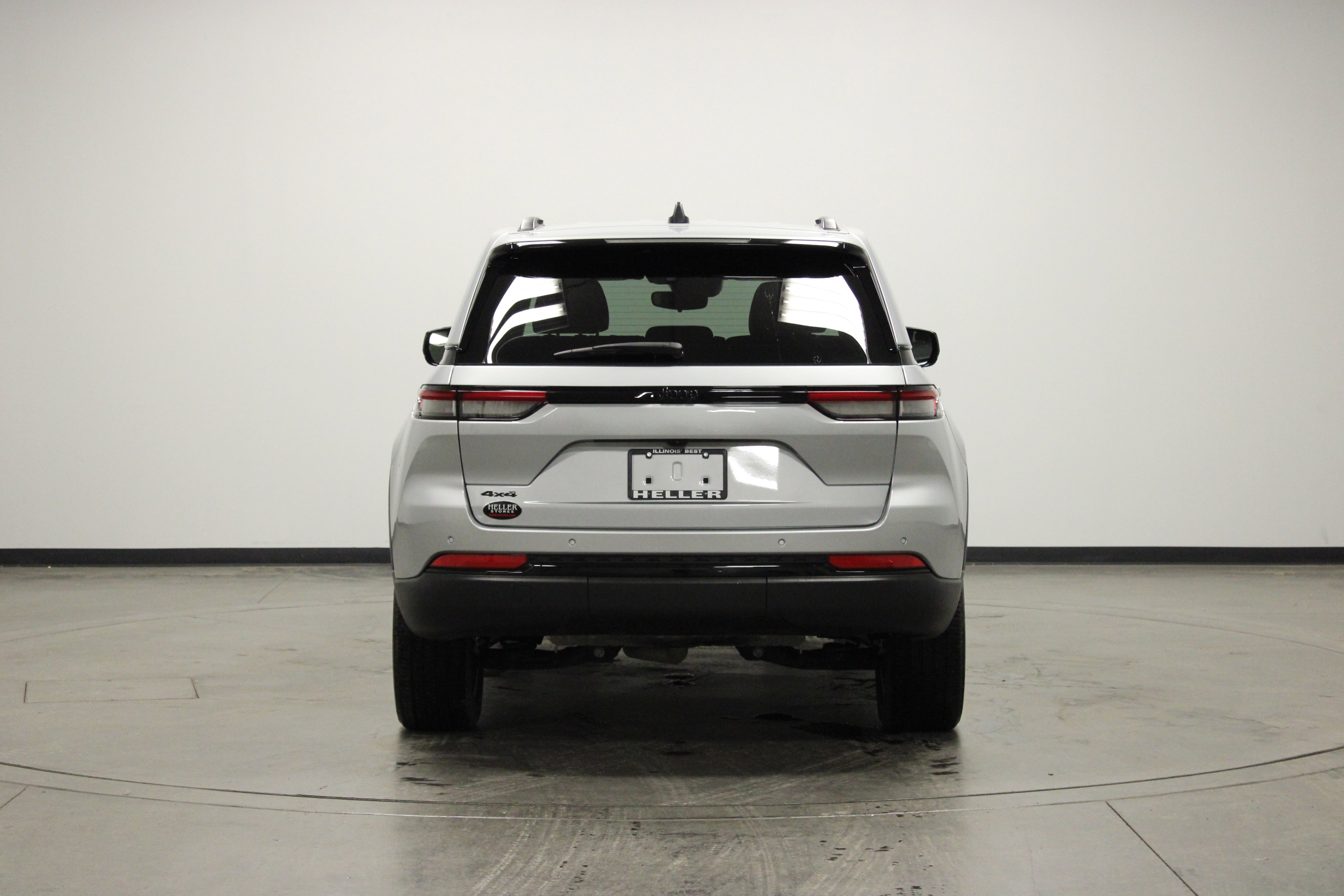 Used 2023 Jeep Grand Cherokee Altitude image 7