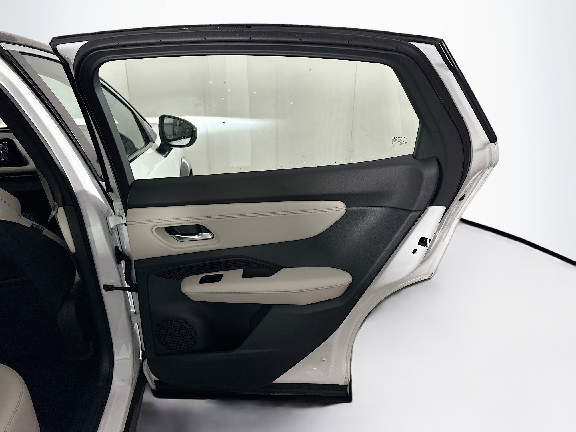 Used 2023 Nissan Ariya FWD image 30