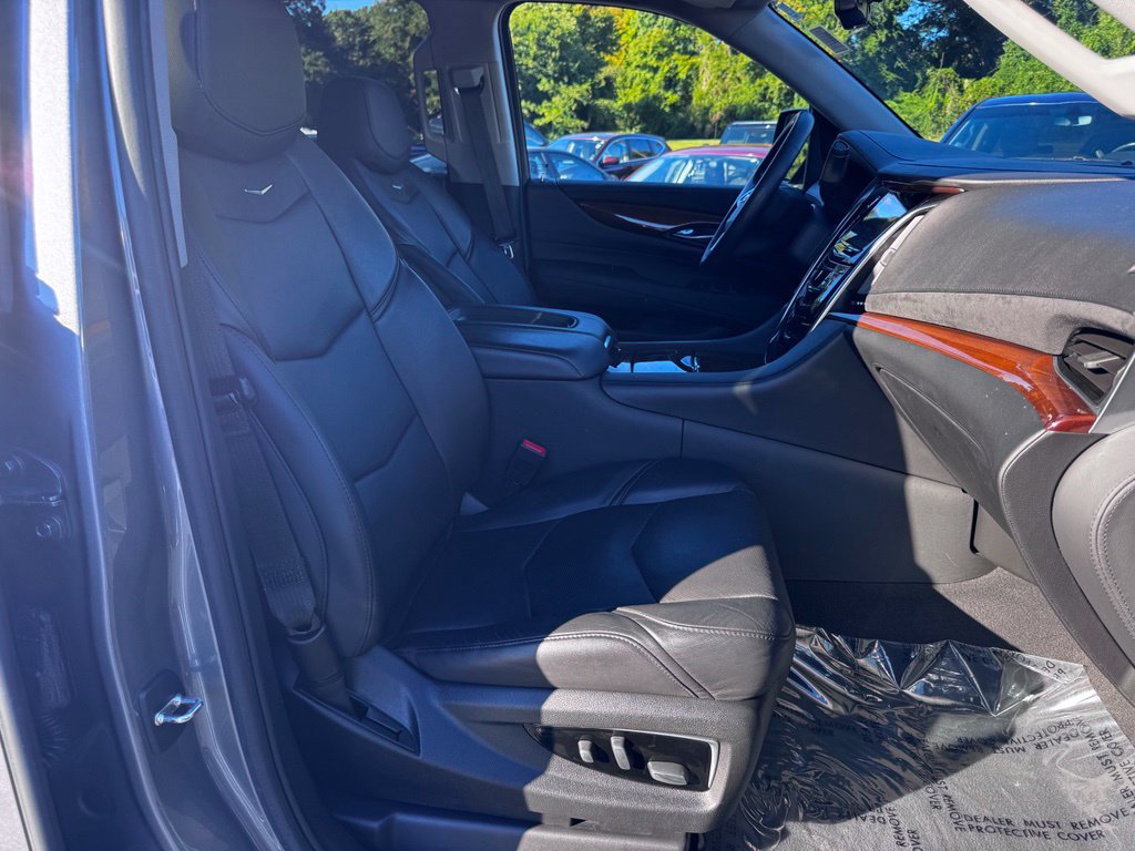 Used 2020 Cadillac Escalade Luxury AWD/4WD image 27