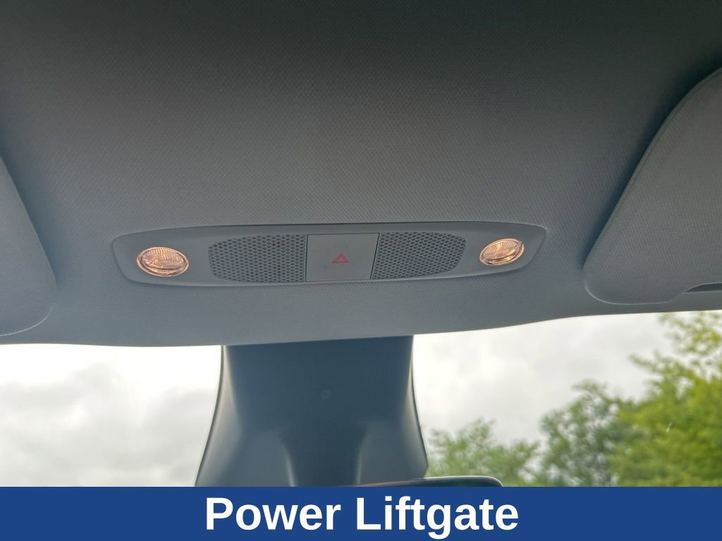 Used 2024 Tesla Model Y Long Range AWD/4WD image 17