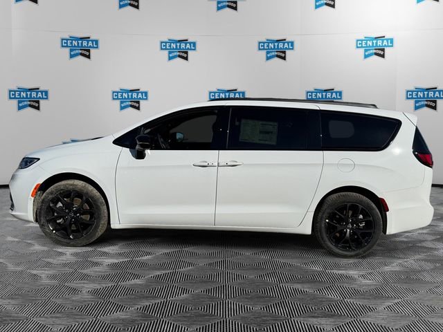 New 2026 Chrysler Pacifica Select w/ S Appearance Package image 2