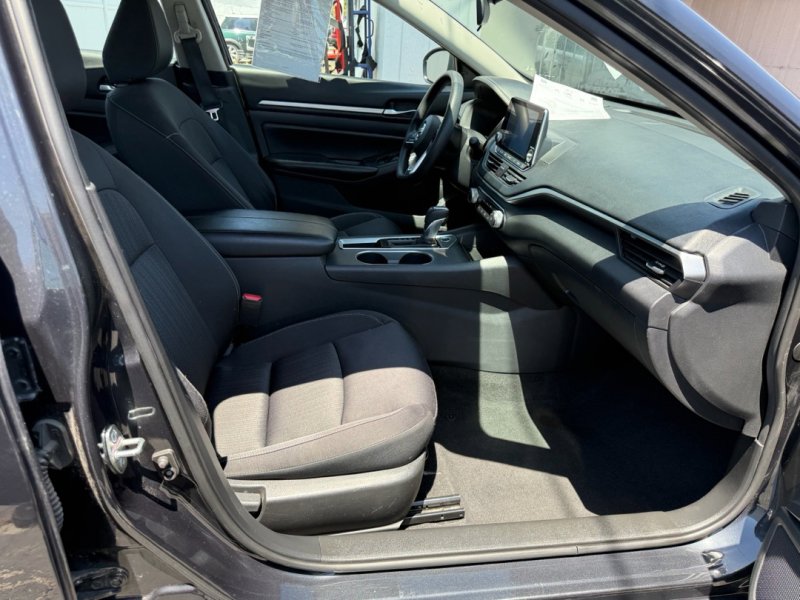 Used 2022 Nissan Altima 2.5 SV FWD image 25