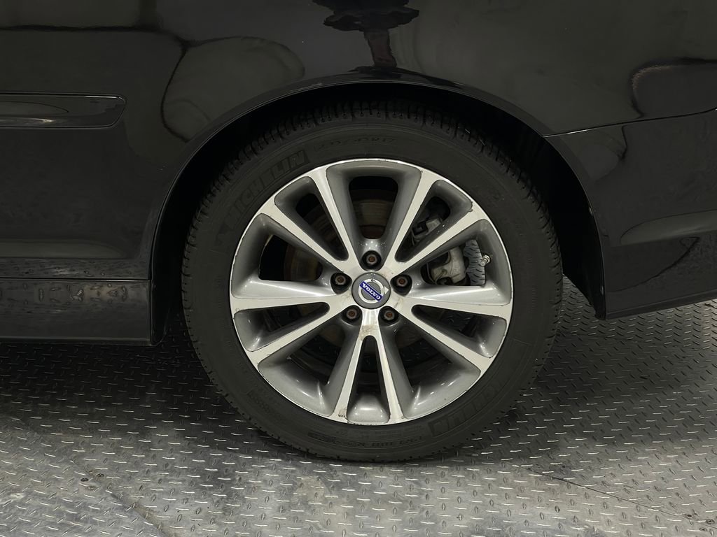 Used 2013 Volvo C70 T5 image 32