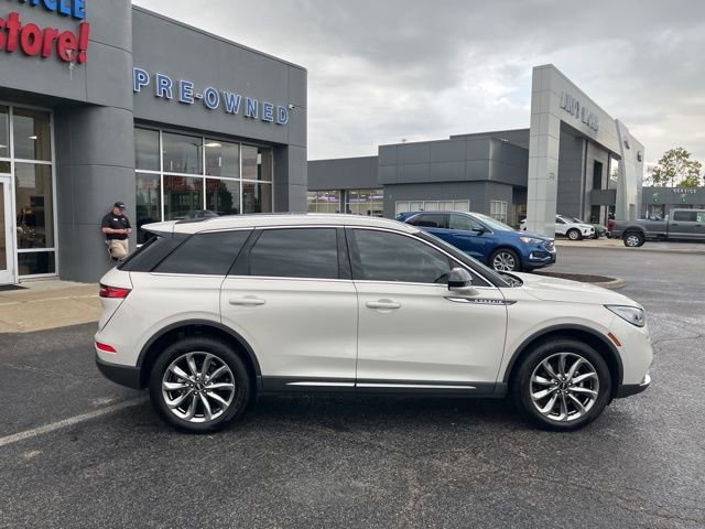 Used 2021 Lincoln Corsair AWD w/ Premium Package image 3