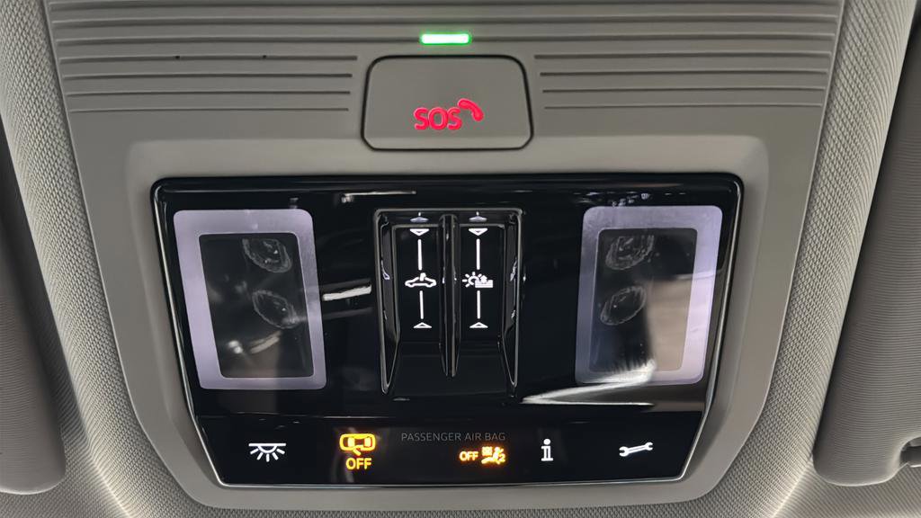 Used 2025 Volkswagen Atlas SEL Premium R-Line image 35