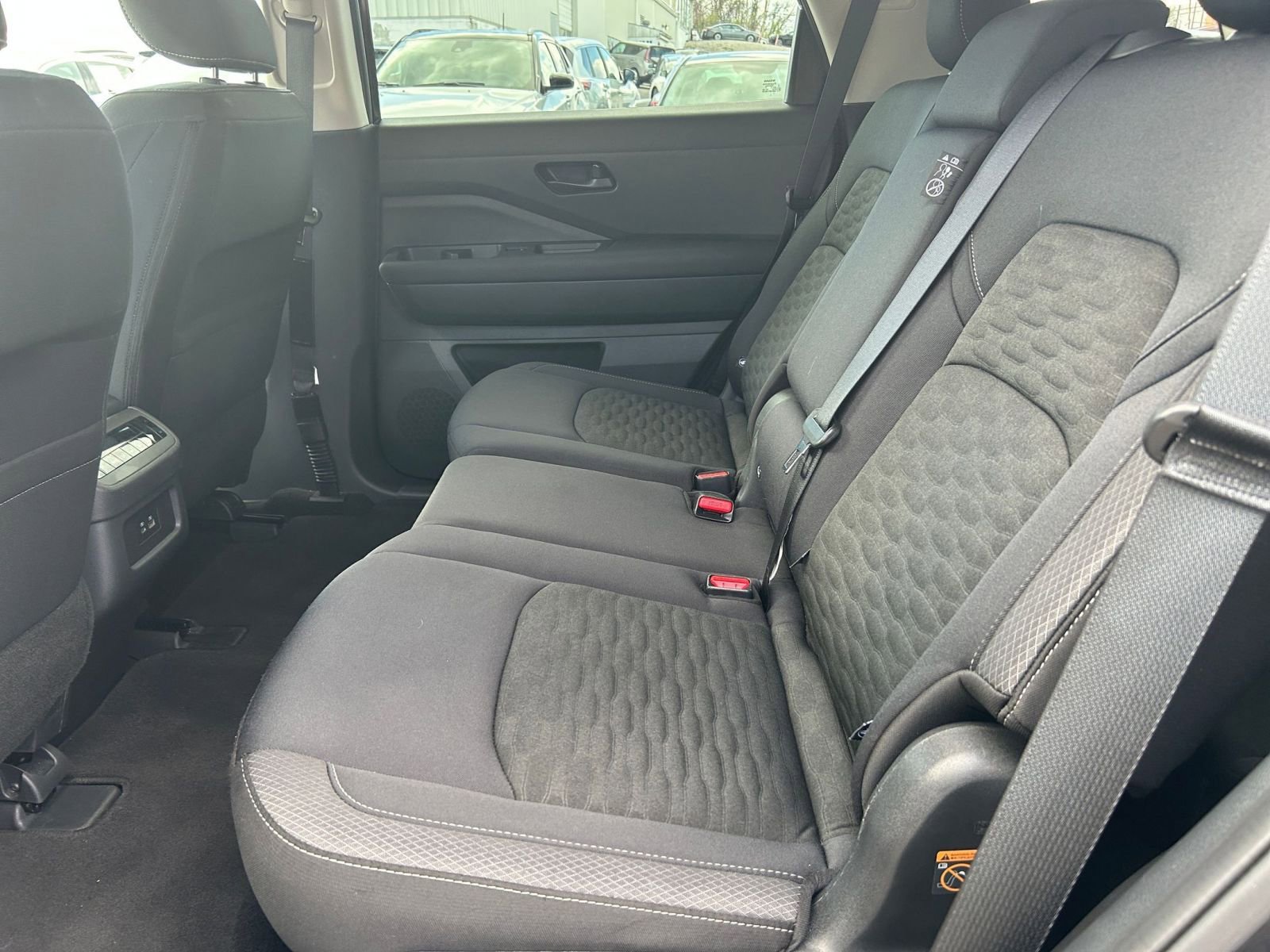 Used 2025 Nissan Pathfinder SV image 21