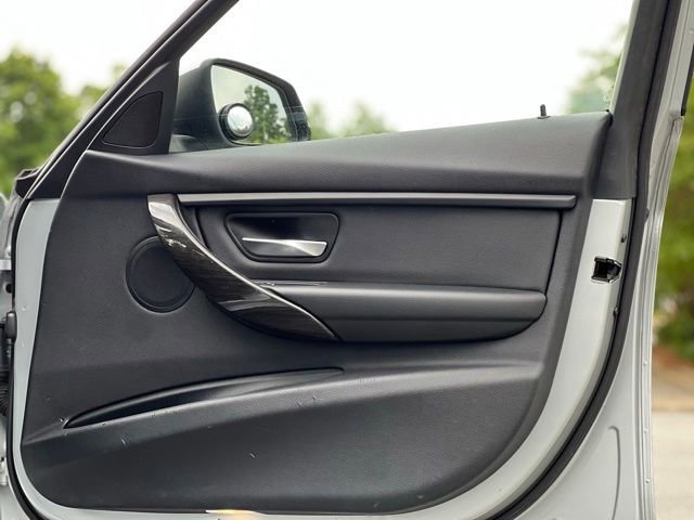 Used 2016 BMW 320i Sedan RWD image 21