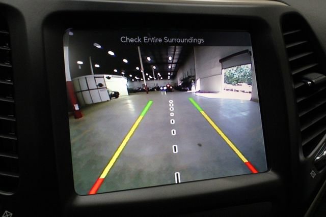 Used 2017 Jeep Cherokee Latitude w/ Comfort/Convenience Group image 8