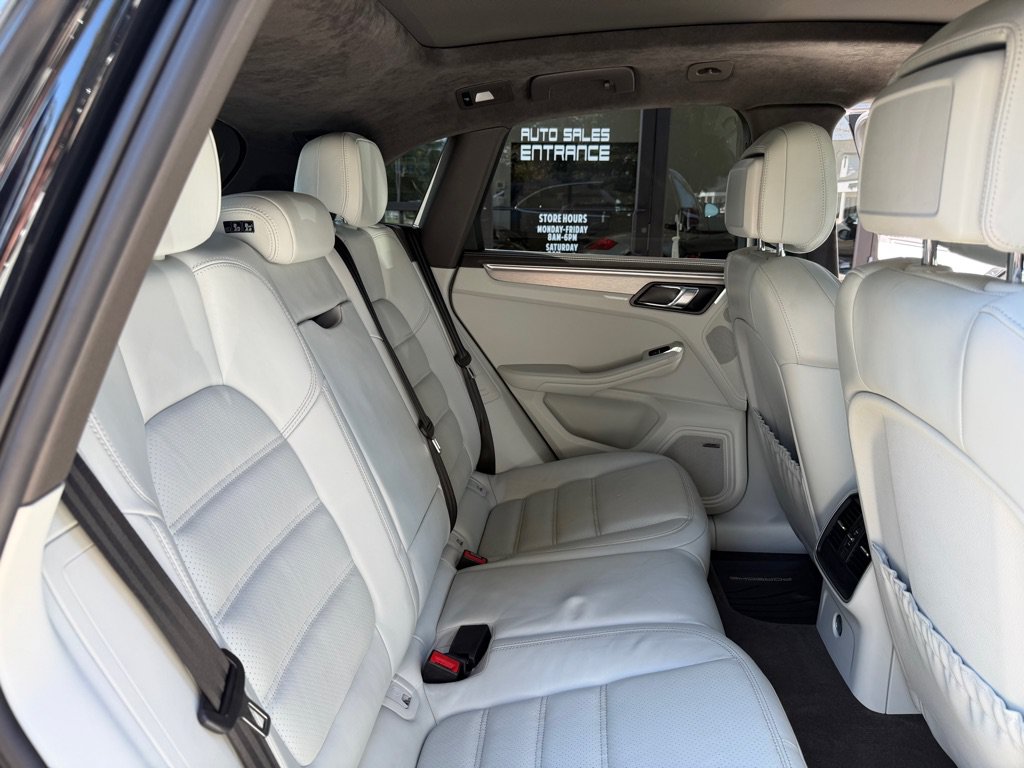 Used 2016 Porsche Macan Turbo AWD/4WD image 95