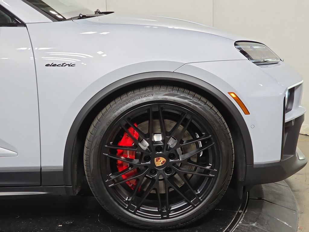 New 2026 Porsche Macan GTS Electric image 11