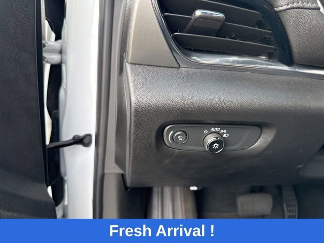 Used 2023 Chevrolet Traverse LT image 9