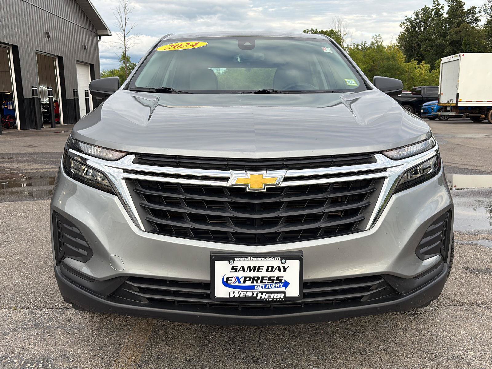 Used 2024 Chevrolet Equinox LS FWD image 2