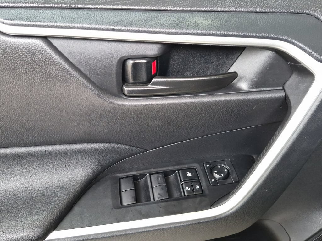Used 2023 Toyota RAV4 LE AWD/4WD image 11