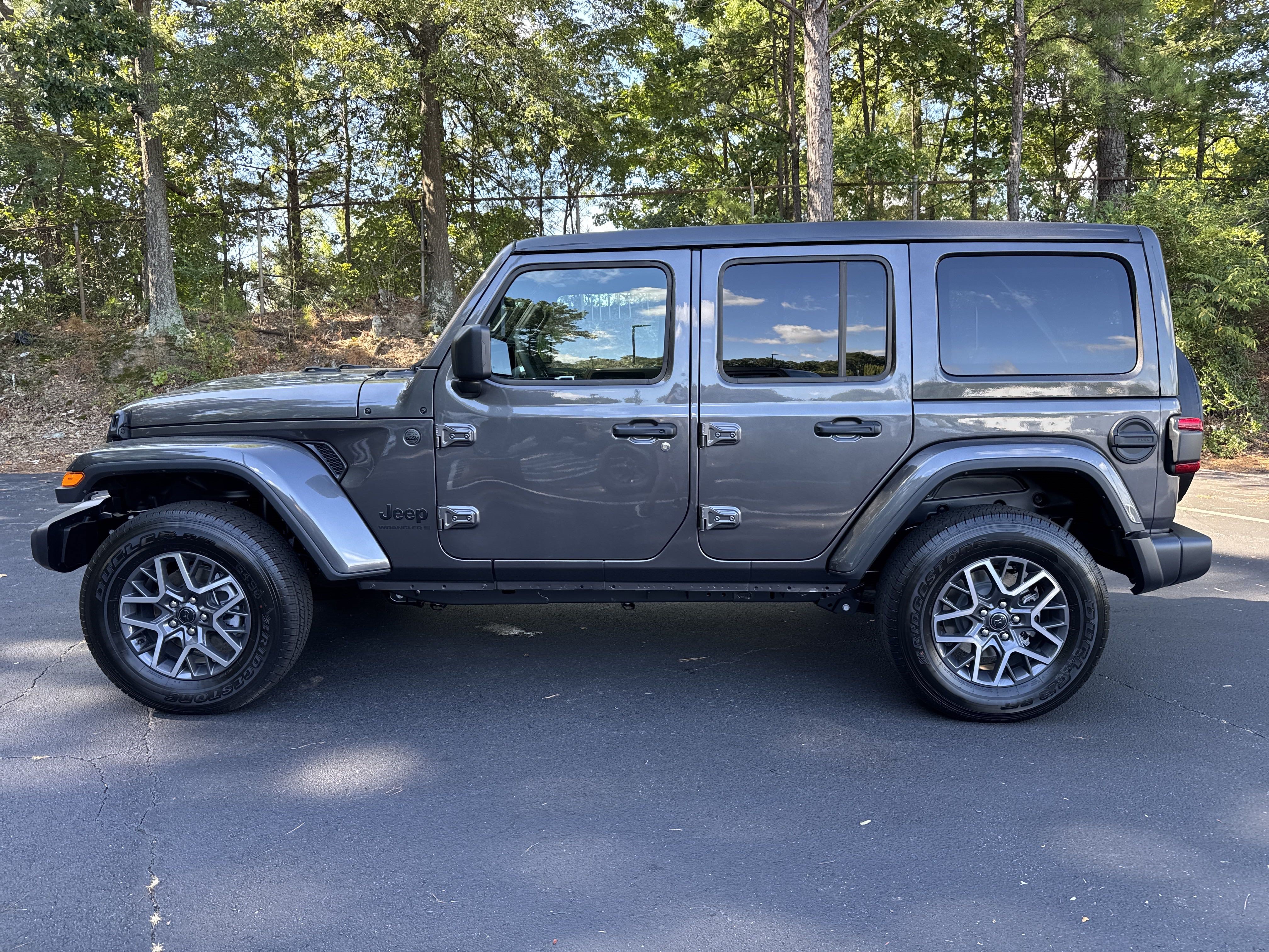 New 2025 Jeep Wrangler Unlimited Sahara AWD/4WD image 4