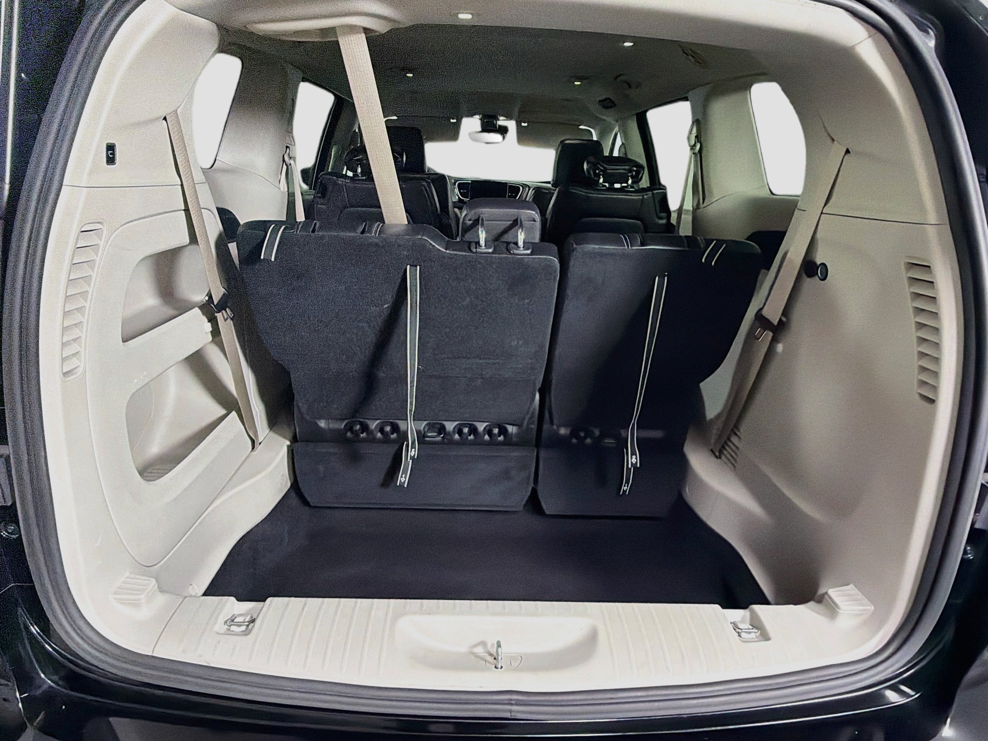 Used 2024 Chrysler Pacifica Touring-L FWD image 28