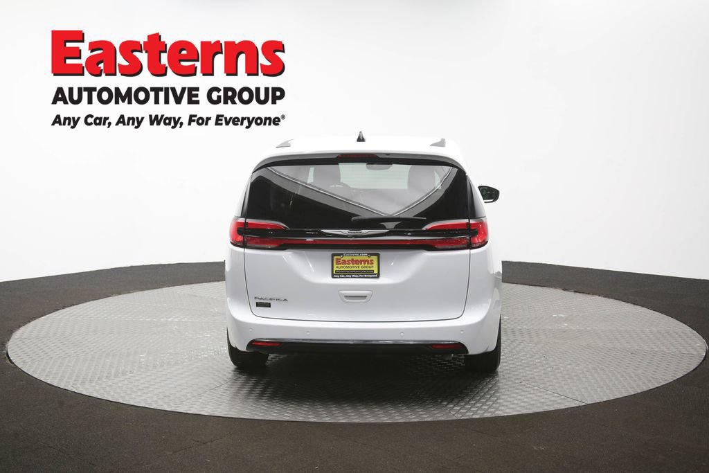 Used 2023 Chrysler Pacifica Touring-L FWD image 38