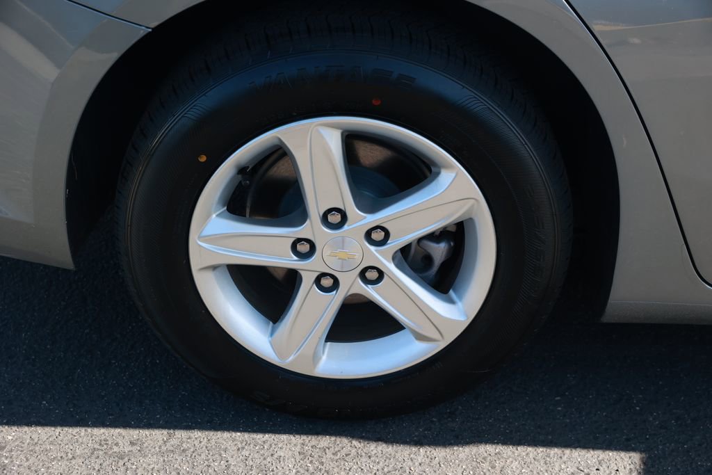 Used 2023 Chevrolet Malibu LT FWD image 9