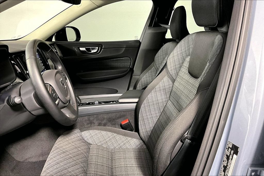 Used 2024 Volvo XC60 B5 Core AWD/4WD image 13
