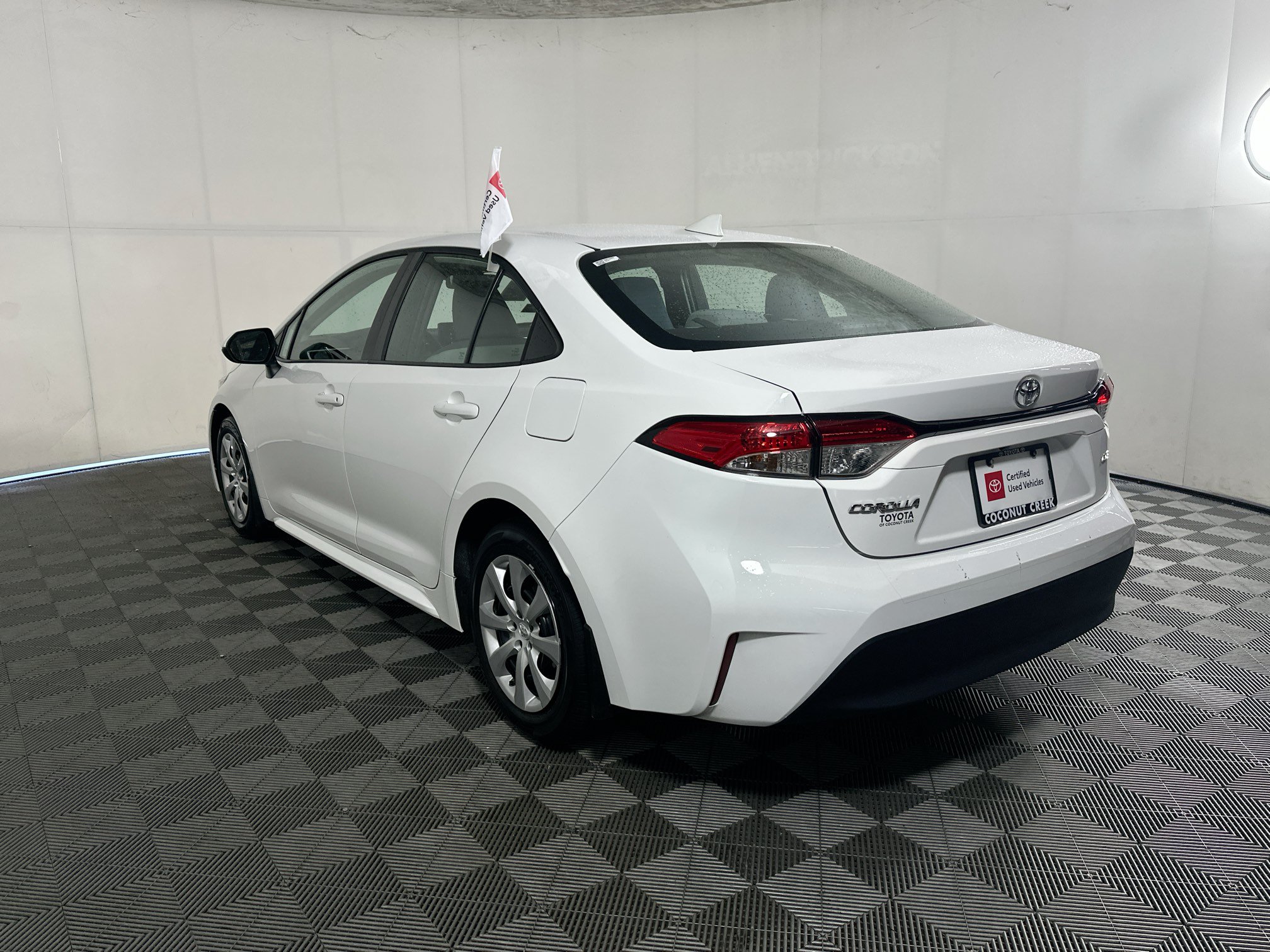 Certified 2025 Toyota Corolla LE FWD image 5