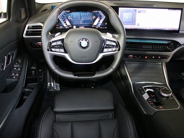 Used 2025 BMW 330i xDrive Sedan image 3