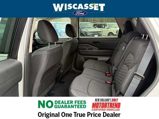 Used 2024 Nissan Pathfinder SV image 5