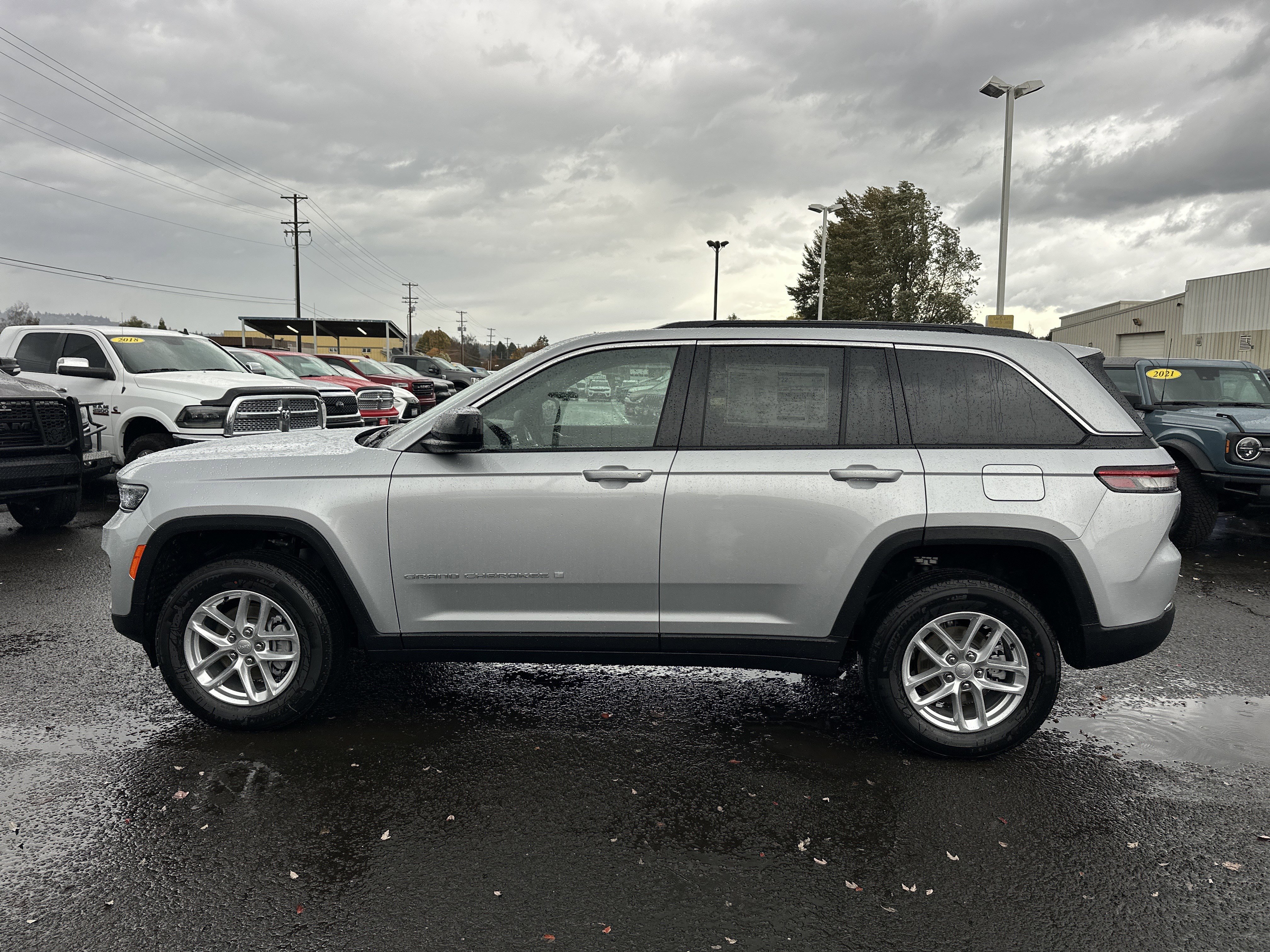 New 2025 Jeep Grand Cherokee Laredo X w/ Luxury Tech Group I image 2