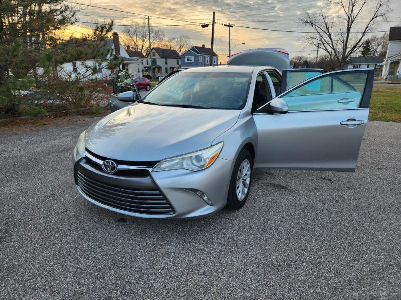 Used 2015 Toyota Camry LE image 46