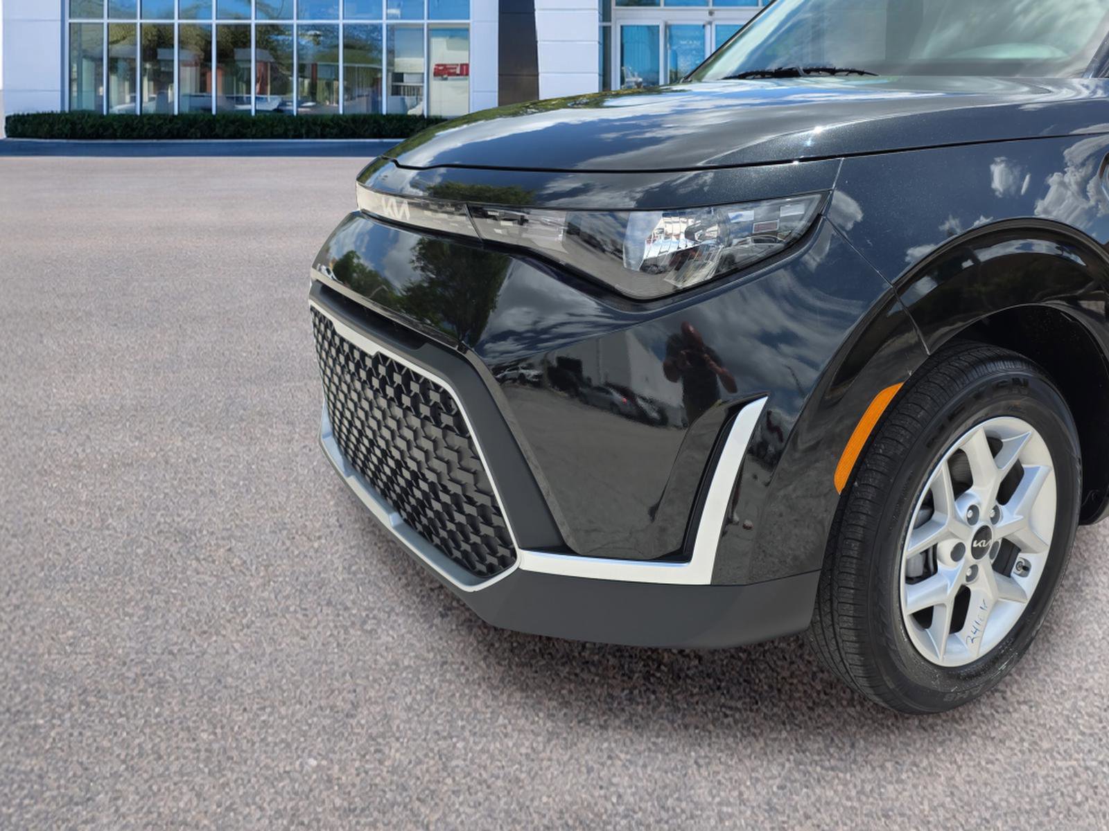 Used 2025 Kia Soul LX FWD image 9