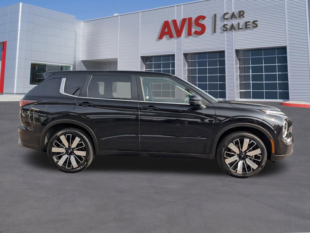 Used 2025 Mitsubishi Outlander SE FWD image 7